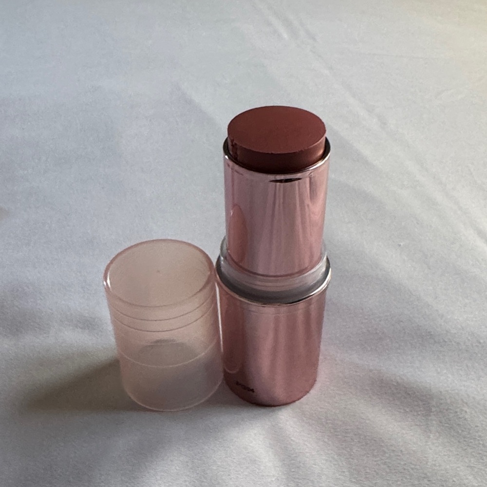 Josie Maran Argan Color Stick - Deliciousness Rosy-toned Terra cotta shade. - Picture 4 of 6